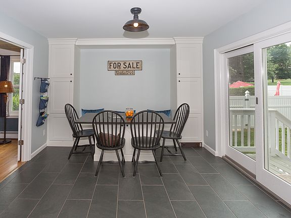 5th image of 21 Apple Hill Dr