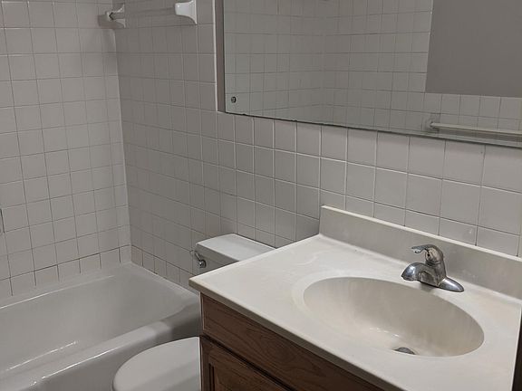 4th image of 819 11th Ave S APT 8