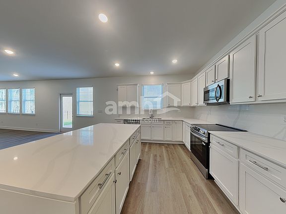 4th image of 320 Hickory Pointe Loop