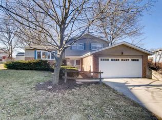 524 70th St, Darien, IL 60561