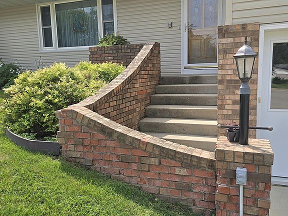 2nd image of 600 7th St SE