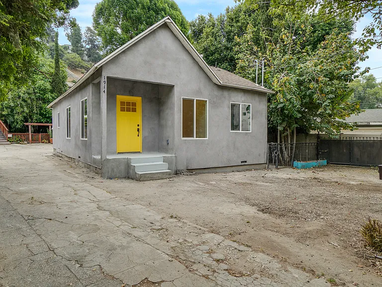 1914 Echo Park Ave — Photo 2