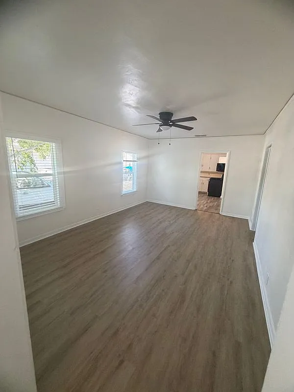 2 bed, 1.0 bath, 900 sqft, $2,000 — Photo 2