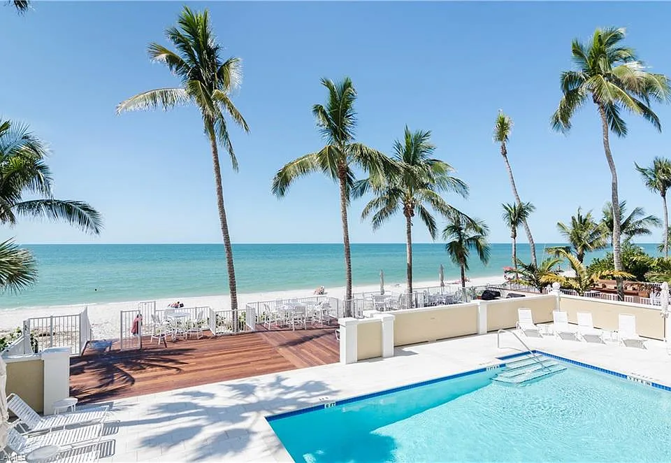 3377 Gulf Shore Blvd N #1B