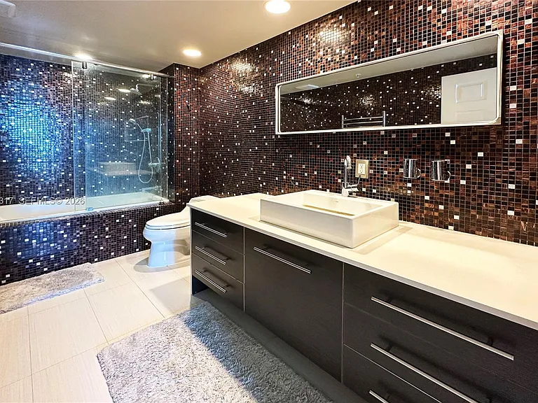 2000 N Bayshore Dr #614 — Photo 10