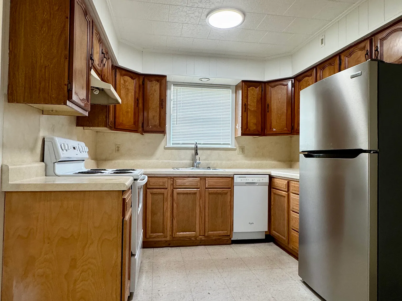 536 Aurora Ave — Photo 2
