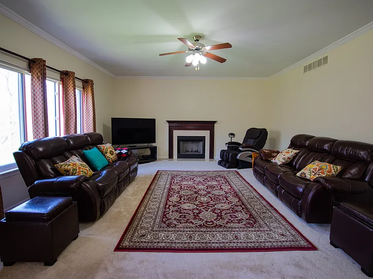 366 Sedgewood Ln — Photo 15