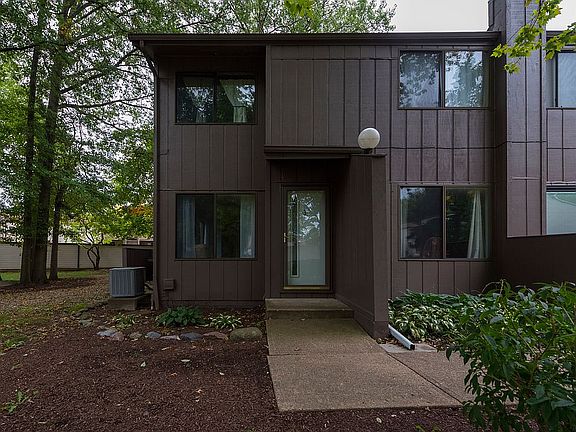 2nd image of 1560 Cedarwood Dr #11A