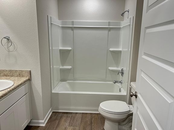 Guest Tub/Shower Combo