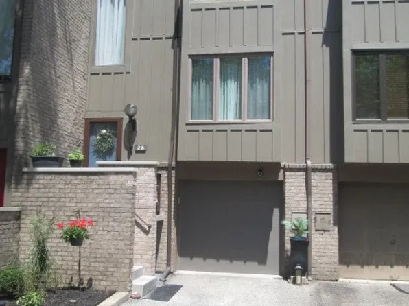 25 Maple Ct, Pittsburgh, PA 15237