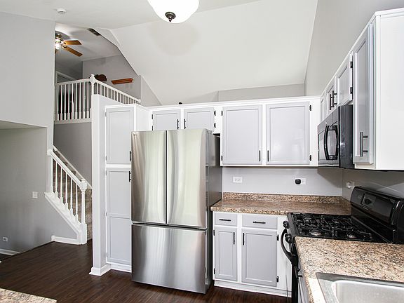 2nd image of 2290 Applewood Ln