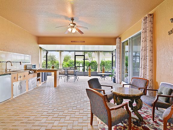 WOW!! HUGE! OUTDOOR KITCHEN!