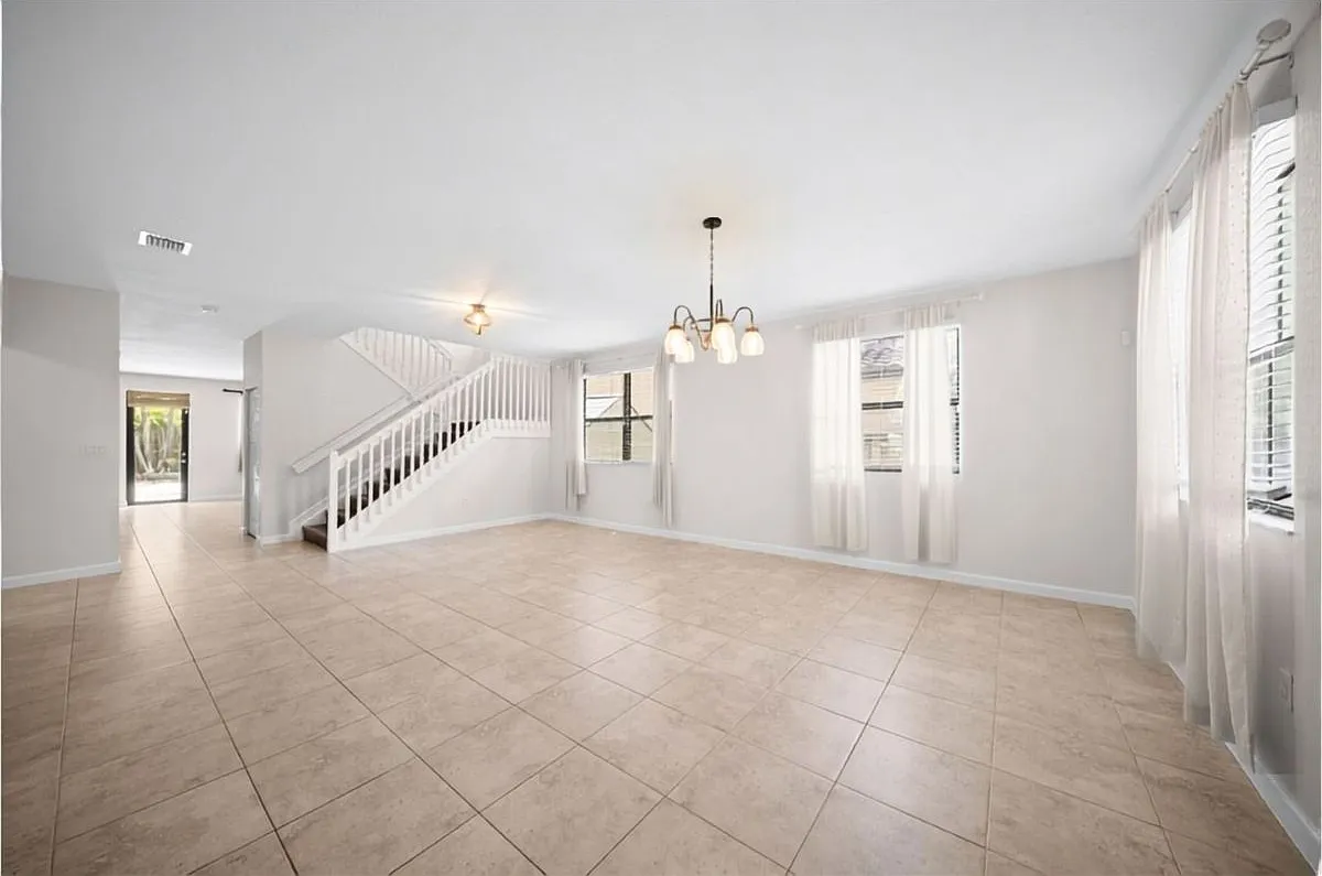 4 bed, 3.5 bath, 3145 sqft, $4,500 — Photo 2