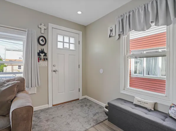 48 Gotham Avenue image 24 of 38