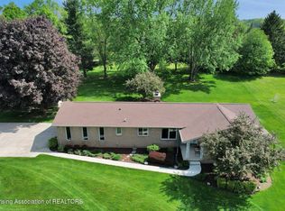 10079 Woodland Acres Dr, Grand Ledge, MI 48837