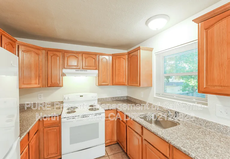 1402 Washington St #2 — Photo 2
