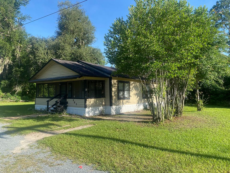 280 SE THOMPKINS AVE 
COZY, QUIET 3 BEDROOM , 1 BATHROOM PROPERTY.