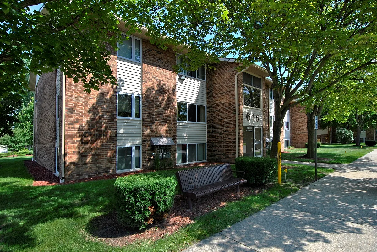 Bluewater Townhouses — Photo 1
