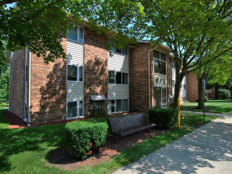 Bluewater Townhouses — Photo 1