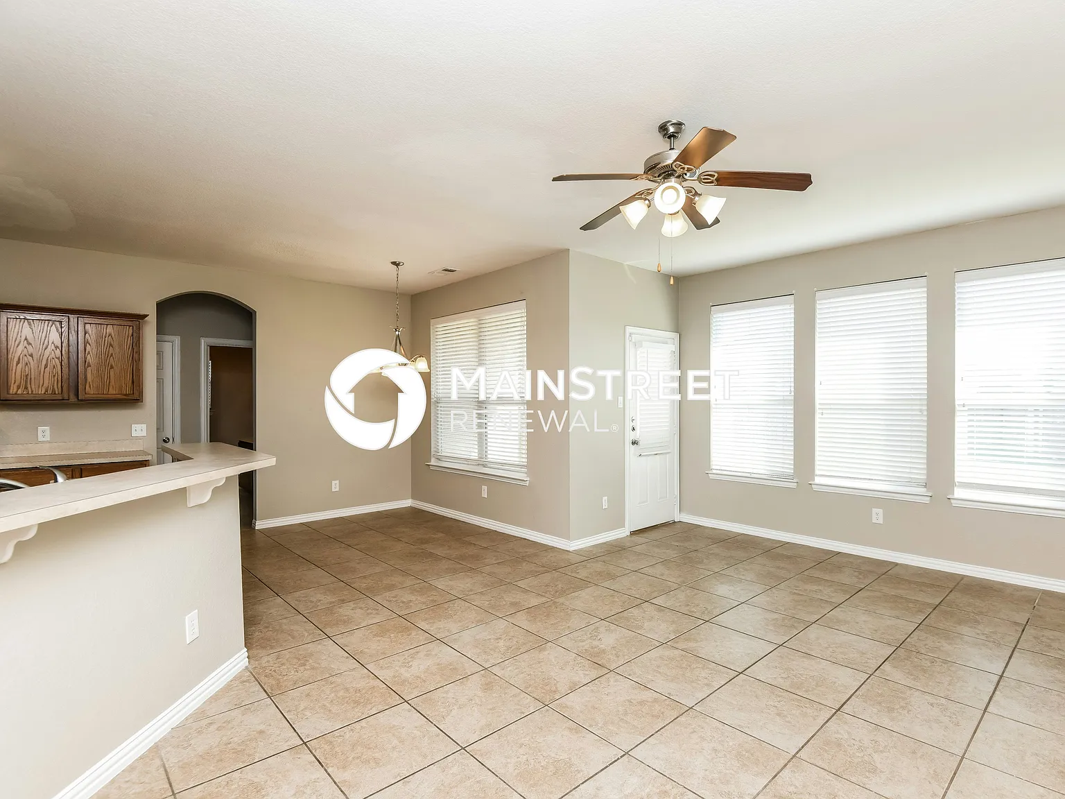 208 Kennedy Dr — Photo 4