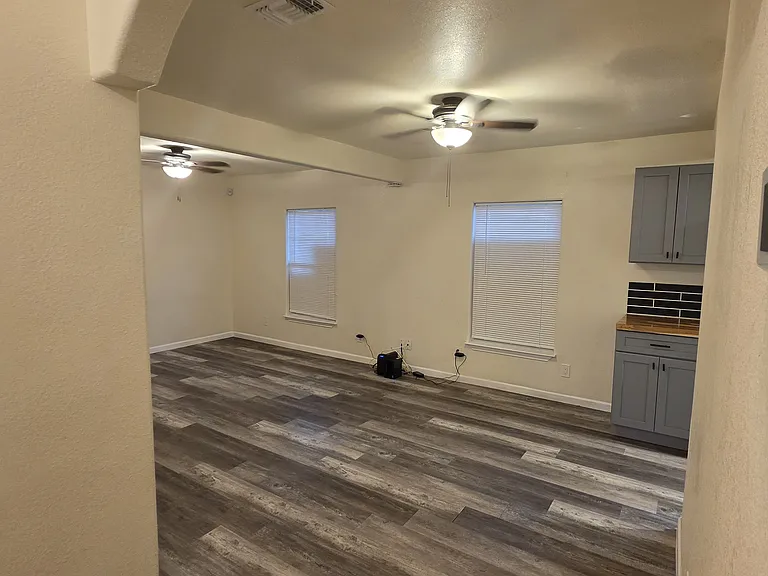 215 N Polaris — Photo 6