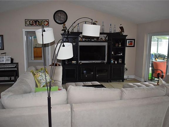 5th image of 1631 Larchwood Dr