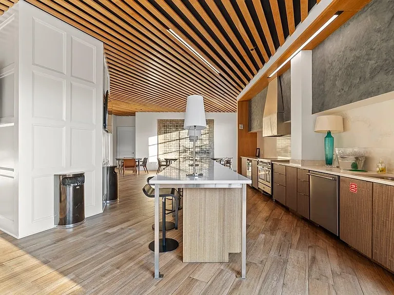 717 Riverside Dr — Photo 20