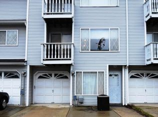 18 Simmons Loop, Staten Island, NY 10314