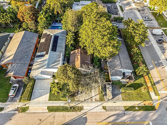 3rd image of 1091 NE 36th St