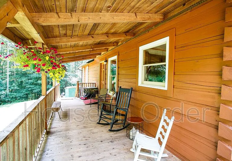 561 Bee Tree Rd — Photo 2