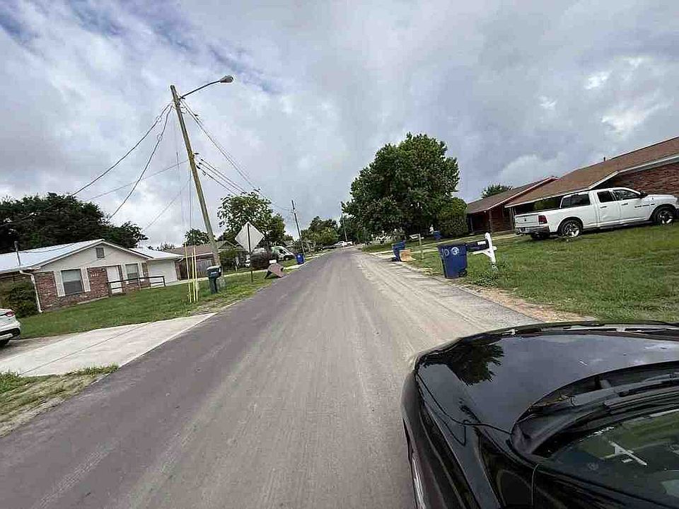 2nd image of 2011 Drummond Ave