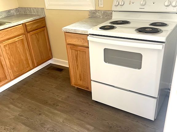 5th image of 215 Edgemont Dr