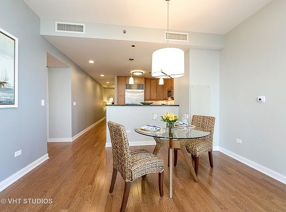 5th image of 60 E Monroe St Unit 3004