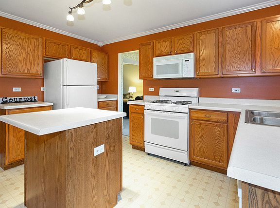 4th image of 7421 Southworth Cir