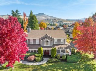 2930 Amblegreen Dr, Medford, OR 97504