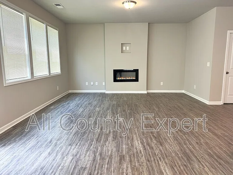 21 Stanford Ct — Photo 13