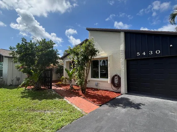 5430 Mirror Lakes Boulevard, Boynton Beach, FL 33472