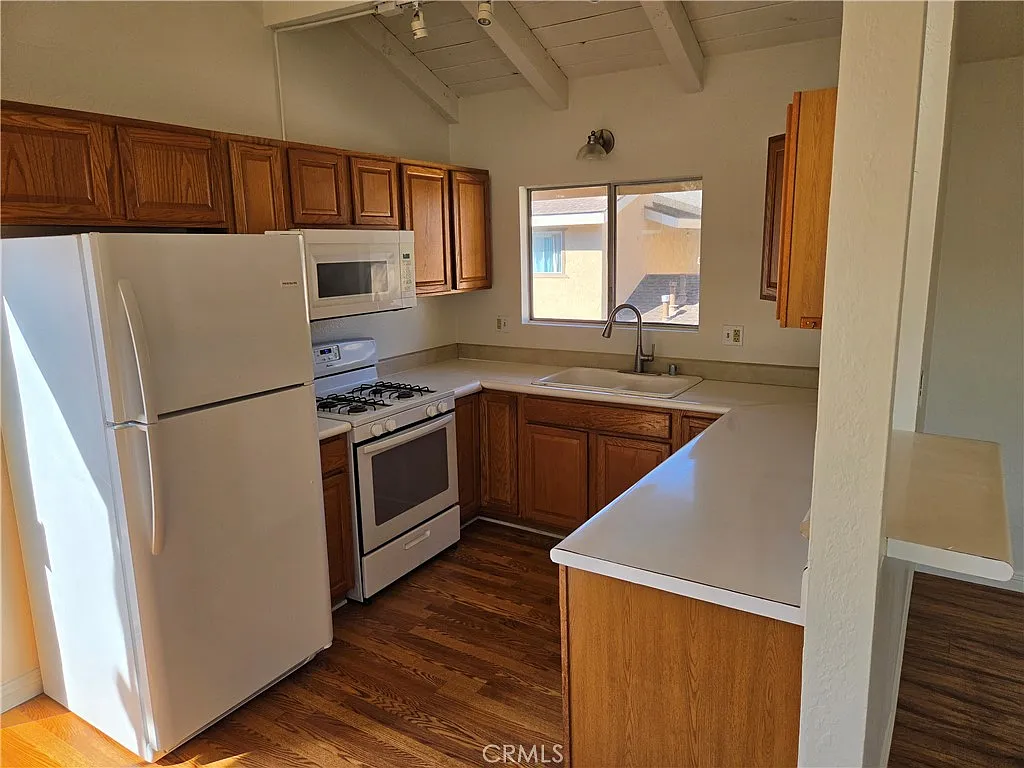 3 bed, 1200 sqft, $4,000 — Photo 3