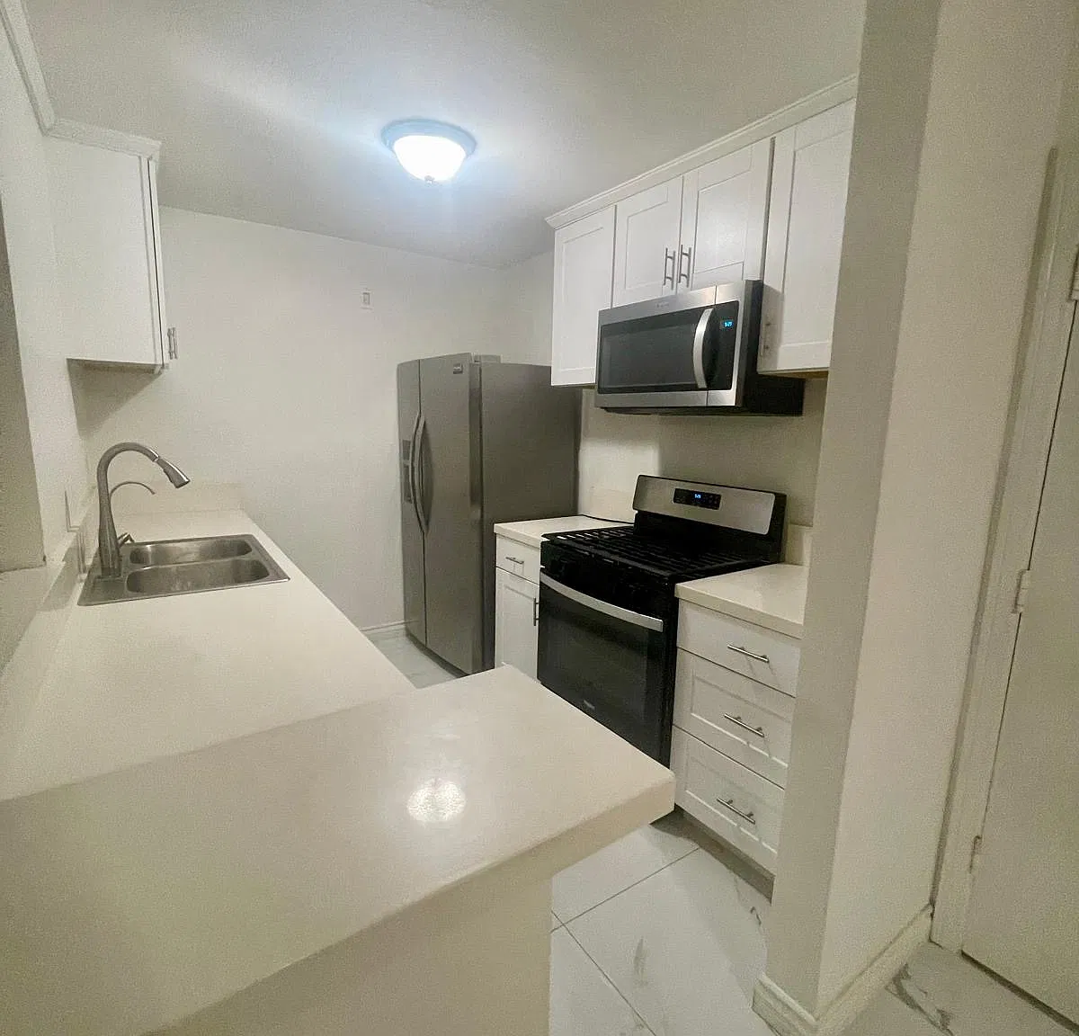 3 bed, 1103 sqft, $2,700 — Photo 2