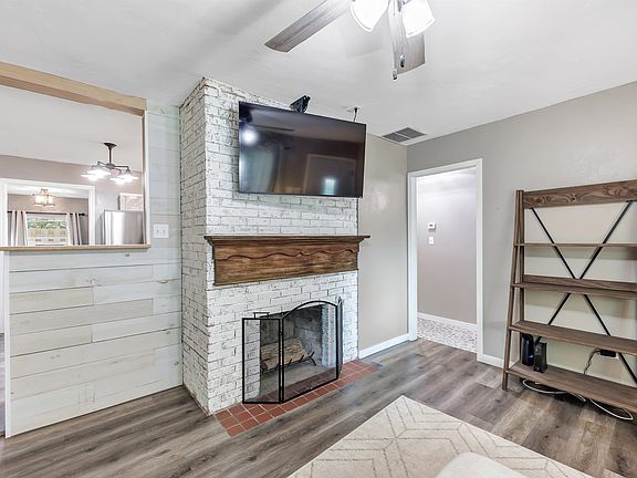 3rd image of 1149 Langlade Ave