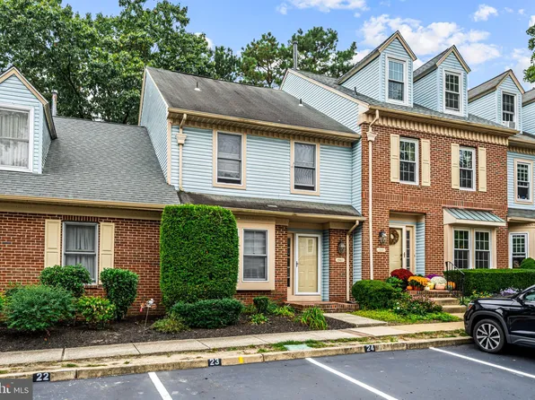 201 Williamsburg Ct, Marlton, NJ 08053