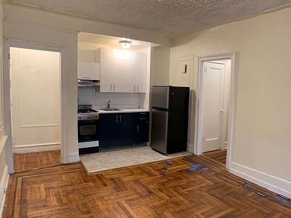 2nd image of 377 Montgomery St #9D