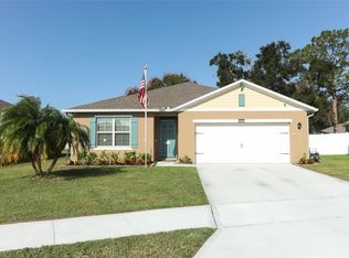 2921 Canary Ln, Tavares, FL 32778