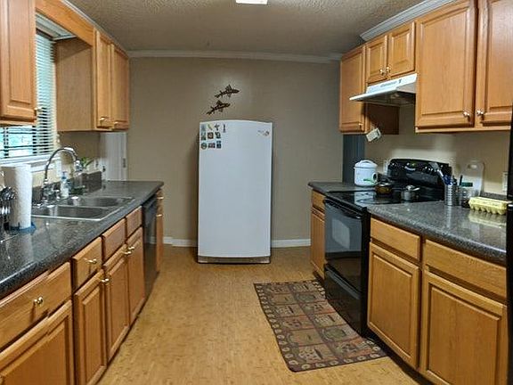 4th image of 3302 Blanton Dr