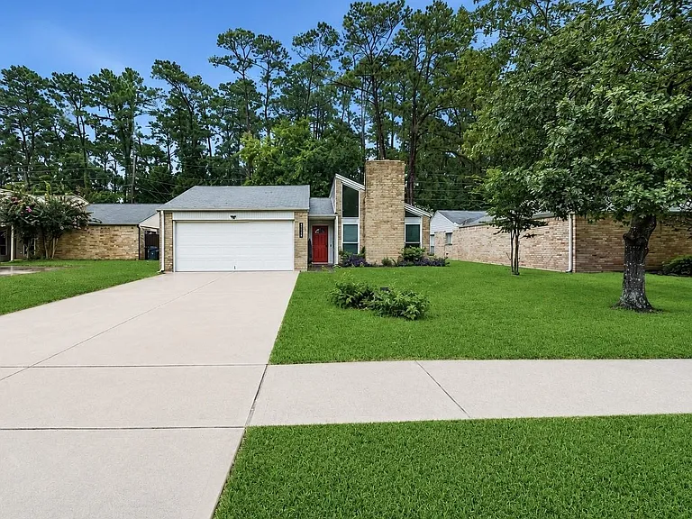 17734 Seven Pines Dr — Photo 2