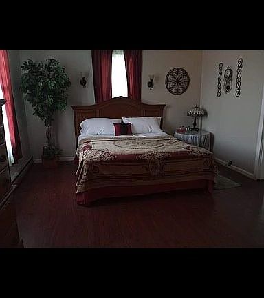 3rd image of 931 Benton St