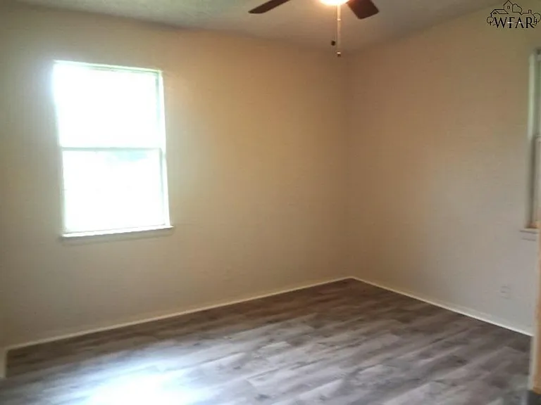 1616 Longview St — Photo 12