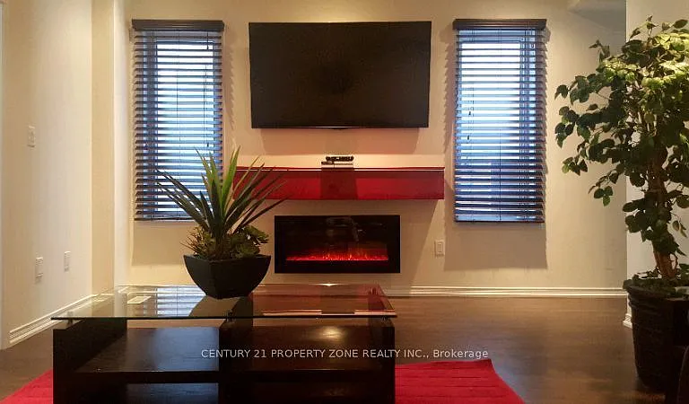 3 Baffin Cres #UPPER — Photo 3