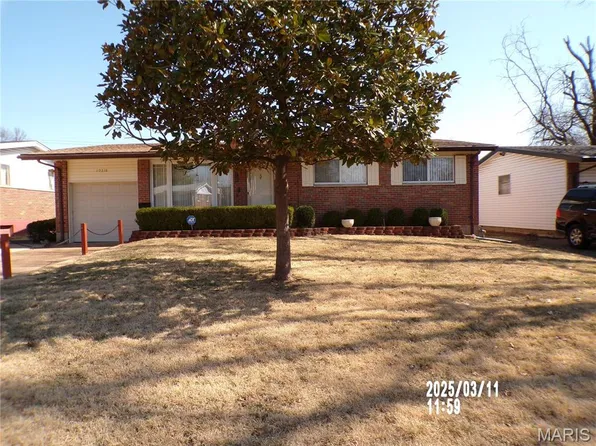 10216 Edgefield Dr, Saint Louis, MO 63136