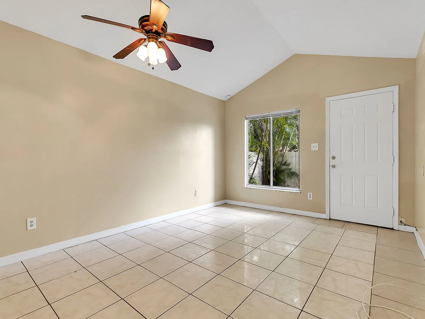 2 BR / 1 BA Duplex In Arbor Woods — Photo 2